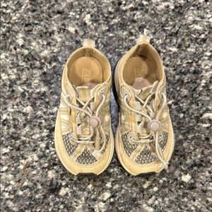 Zara | Cream and Gray Sneakers Mesh Lace-Up Design